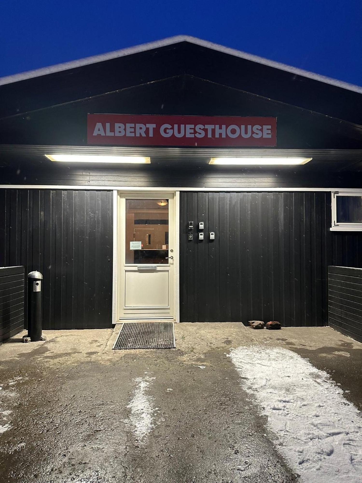 Albert Guesthouse クヴァンムスタンギ エクステリア 写真